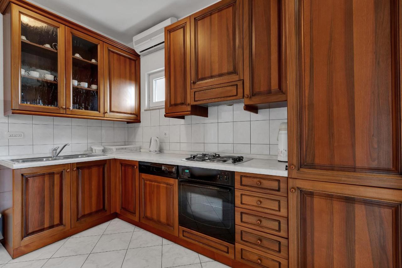 Apartments Tihomir Musac Omiš Exterior foto
